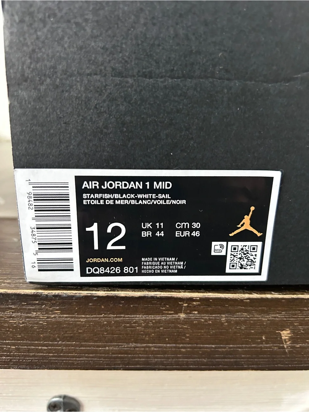 Jordan 1 Mid ‘Black Toe Starfish’